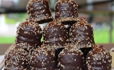 إعداد حلوى الشتوي "رأس العبد" في قطاع غزة